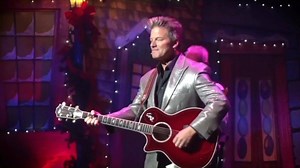 Meet Greg Rowles! Born in Fredericksburg, Virginia, Greg has been an active musician since the age of twelve when he began playing in a band with his mom, dad and brother. An accomplished musician on various instruments. He credits Ernest Tubb, George Strait, Faron Young, Porter Wagoner and Conway Twitty as his musical heroes. Greg is a former male vocalist of the year from Star Search. Infact the victory was the first in the show’s history that fans voted on their favorite performer. Eighteen m