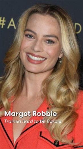 Winning Class on Instagram: "Follow @winning.class for more educational content daily. Margot Robbie didn’t just play Barbie — she showed serious strength behind the scenes. During filming, the cast started a friendly plank challenge, and Margot quietly dominated it. She held a plank for 4 minutes and 10 seconds, the longest of anyone on set. No breaks. No struggle. Just pure core strength. Her co-stars ended up cheering as she stayed locked in, outlasting everyone with calm, steady focus. It be