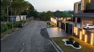 ✨【Kulai 最新完工 · 现代豪华独立式住宅】✨ 我们刚完成这间位于 Kulai 的现代独立式住宅设计与装修！ 💡 极简线条灯光设计 🏡 宽敞车库，可停 10 辆车 🏊‍♂ 庭院泳池 室内健身房 🎨 高级灰色系外观，低调又气派 从外观到室内，我们为业主量身打造独一无二的家，每个细节都展现了现代生活的品质。 👇 你最喜欢哪一个角落？留言告诉我们！ 📲 想看更多作品或咨询装修 : 啰嗦的设计师 - 阿yeh ✅ 我们提供免费服务 ✅ Kami tawarkan perkhidmatan PERCUMA： 🆓 咨询 | Konsultasi 🆓 空间规划 | Perancangan ruang 🆓 上门估价 | Anggaran kos di lokasi 🆓 2D设计图 | Reka bentuk 2D 📲：www.wasap.my/ 60189554632 #interiordesign #renovation #johorbahru #furniture #装修设计 #一站式装潢 #室内设计 #新山 #独立式 #半独立 #田字屋 #排屋 #公寓 #工厂店面 #