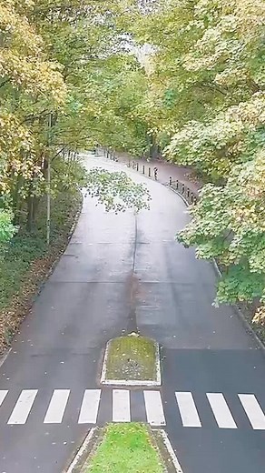 🚸🚴‍♂️🚌🚗 𝐑𝐞𝐭𝐨𝐮𝐫 𝐞𝐧 𝐢𝐦𝐚𝐠𝐞𝐬 𝐬𝐮𝐫 𝐥𝐞𝐬 𝐧𝐨𝐮𝐯𝐞𝐚𝐮𝐱 𝐚𝐦𝐞́𝐧𝐚𝐠𝐞𝐦𝐞𝐧𝐭𝐬 𝐝𝐞 𝐦𝐨𝐛𝐢𝐥𝐢𝐭𝐞́ 𝐬𝐮𝐫 𝐥𝐞 𝐂𝐚𝐦𝐩𝐮𝐬 𝐝’𝐀𝐫𝐠𝐞𝐧𝐭𝐞𝐮𝐢𝐥 Grâce à une collaboration entre la Commune de Waterloo, le Centre scolaire du Berlaymont et l’École du Manoir d’Anjou, la circulation sur le site devient plus sûre, plus fluide et plus agréable pour tous. | Commune de Waterloo