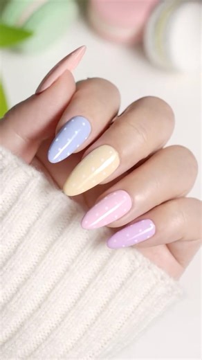 Spring dots, soft moods 🌸