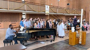 🎶 Guide my feet while I run this race… ’cause I don’t want to run this race in vain. Led by Dr. David Cherwien, the LSM Chapel Choir offered a powerful musical moment during our first Sunday Eucharist service of the summer. With Julian Goods at the piano, the choir sang "Guide My Feet," a traditional spiritual arranged by Avis D. Graves. “Lord, guide my feet, direct my path, and keep my way.” | Lutheran Summer Music (LSM)