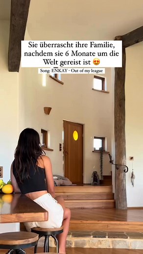 Wie ihre Mutter sich erschrocken hat 😅😍 #enkay #outofmyleague #reaction #cominghome #family #surprise #emotional | ENKAY