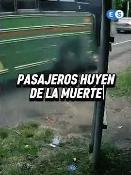 Pasajeros huyen de las llamas en la ruta 111