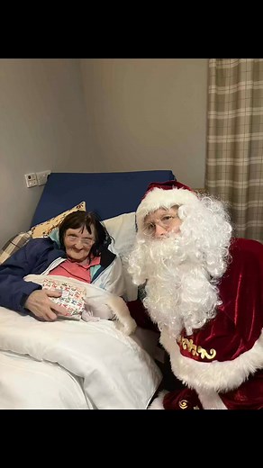 Santa came to visit our residents this morning with presents!! Thank you Santa for coming to see our residents!! 🎄🫶 | Holyrood House Care Home