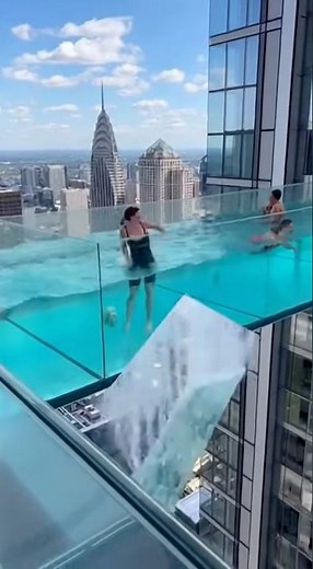 “Skyscraper Rooftop Glass Pool Suddenly CRACKS During Swim 😱💥🏙️”