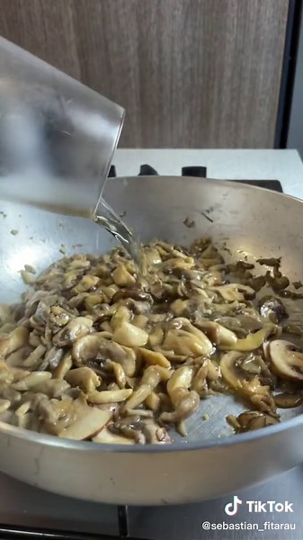 Tagliatelle ai Funghi: Ricetta Facile e Gustosa