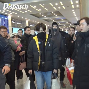 [공항패션] 엑소, '가려도 팬들은 다 알아봐요' | dispatch news
