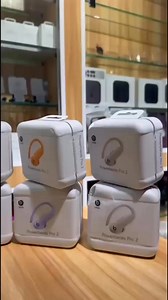 🎧 Nouveaux Powerbeats Pro 2 – L’alliance parfaite entre puissance et liberté ! 🔥✔️ Son puissant & immersif✔️ Autonomie jusqu’à 9h boîtier de recharge✔️ Résistance à la sueur & à l’eau (idéal pour le sport)✔️ Connexion instantanée avec iPhone & Android✔️ Maintien parfait, même en mouvement📦 Neuf & scellé | Garantie incluse💰 Prix : 175.000 FCFA 📍 Disponible à notre boutique – Livraison express possible !👉 Prêt à vivre une nouvelle expérience audio ?📲 DM ou WhatsApp pour commander maintenant
