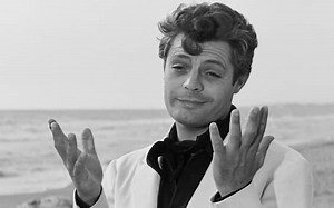 Cartoline d’estate: vent’anni di cinema italiano tra onde, amori e disincanto