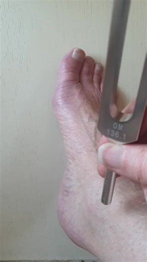 How to ground yourself, using a 136.1 Hz weighted Om tuning fork. 3 acupressure points to touch on. Curtesy of Chi Sound Healing. https://wix.to/WqJNXZc | Chi Sound Healing NW10