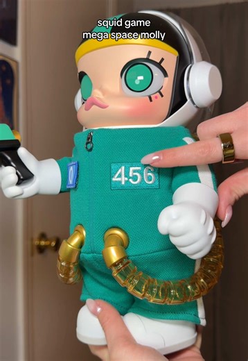 Mega Space Molly 400% Unboxing - Squid Game Theme