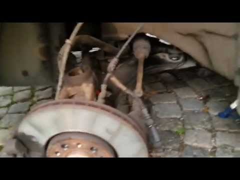 demontáž předního tlumiče