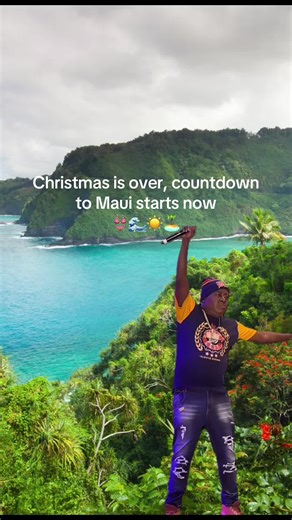 Going back to Honolulu just to get that 🌺 @timmyblake557 #maui #hawaii #vacations #baecation #10year