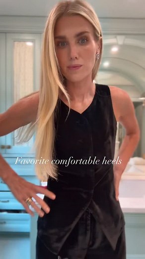 Tess vest ✔️ Julia pants ✔️ holiday perfect ✔️✔️✔️ Plus my favorite black pumps (which are also extremely comfortable) | Julia Amory