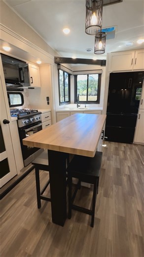 Here's a fast fly through of the 2024 Jayco Eagle Fifth Wheels 319MLOK at Southern RV. This awesome RV is rated for full time use! SouthernRV.com #SouthernRV #gorv #jayco #eagle #fulltimerv #fifthwheel | Southern RV McDonough, GA | Facebook