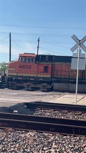 🚂🔥 Powerful 4-Engine BNSF Train Crossing the Tracks