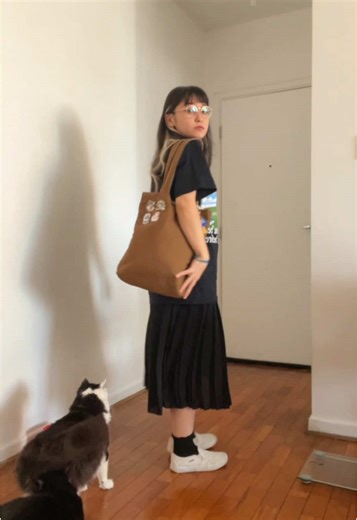 . ݁₊ ⊹ . ݁ ⟡ ݁ . ⊹ ₊ ݁. To make a metal drypoint print, scratch a design onto a copper, zinc, or aluminum plate using a drypoint needle. Ink the plate, wipe off excess with tarlatan, and place damp printmaking paper over it. Run it through an etching press at high pressure. Lift to reveal the print. Drypoint creates a soft, velvety line but wears down with multiple prints, making it ideal for small editions. . ݁₊ ⊹ . ݁ ⟡ ݁ . ⊹ ₊ ݁.