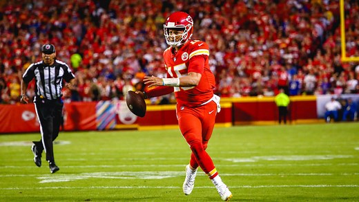 Josh Gordon’s first Chiefs catch comes via ridiculous Mahomes fadeaway loft