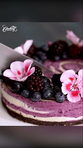 You Won't Believe This Raw Vegan Cake!