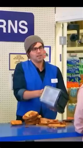 Magicful on Instagram: "Just @magicalprank1 日本利用压电瓷砖将脚步转化为电能。这些瓷砖捕捉来自你脚步的动能。当你行走时，你的重量和动作会对瓷砖产生压力。瓷砖会轻微弯曲，从而产生机械应力。瓷砖内部的压电材料将这种应力转化为电能。每一步都会产生少量电荷，而数百万步结合在一起就能产生足够的电力来驱动LED 灯、数字显示屏和传感器。在像涩谷车站这样繁忙的地方，每天大约有240万个脚步为这一系统作出贡献。 这些电能可以被储存或立即使用，从而减少对传统电力来源的依赖，并支持可持续的城市基础设施。 这种方法将日常运动转化为实用的可再生能源 #日本#知识#事实 #你知道吗 #推荐 科技创新历史 技术 实验热门"