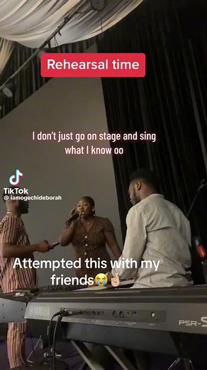 Anyone that can sing as high as the woman in the video abeg hmu let’s be friends😂#theyareneweverymorning #hymn #singing #singingchallenge #friends #itoldmyfriendstosingthis #singersoftiktok #fypシ #fyp