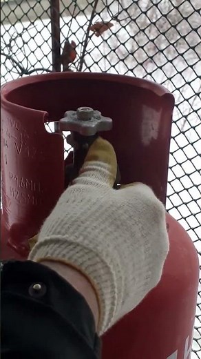 Connecting a Camping Cooker to a Gas Cylinder