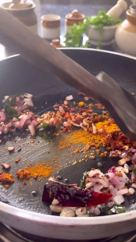 The Excited Cook & Traveller on Instagram: "Rajasthani tadke wali dahi (Redu) 💚 Call it anything, Rajasthani dahi tadka or Himachali redu but it is such a comforting dish that goes well with masala paratha or plain rice. Just add in few ingredients into plain curd and it’s done in less than 10 mins. It’s my go to recipe when I am in no mood to spend more time in kitchen. Quick, easy and super delicious, and my family drools over it 🫶🏻 Ingredients 1 tsp oil 1/4 tsp asafoet