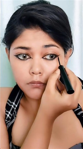 Eyeliner hack #ytshorts #makeup #youtubeshorts