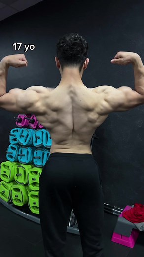 17-Year-Old Bodybuilder Showcases Muscles at the Gym