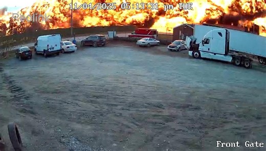 9 killed in cargo plane crash in Louisville, Kentucky