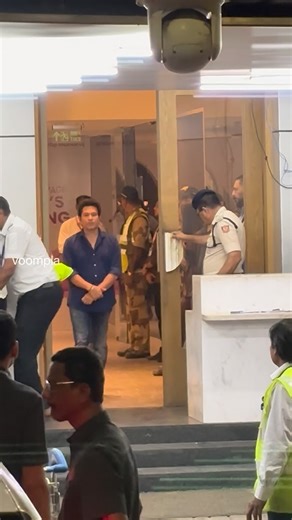 Voompla | family touchdown moment as sachin tendulkar and wife anjali tendulkar with daughter sara step out of kalina private airport as they fly... | Instagram