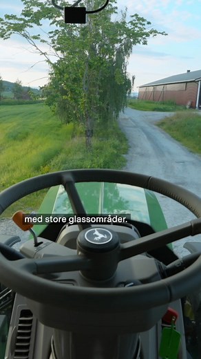 John Deere 6R💪 presisjon, kraft og en dose luksus i førersetet😎. Smart automatikk, komfort i toppklasse med TLS-fjæring, og teknologi som er klar for fremtida. Med intelligente automasjonsfunksjoner og solid transportytelse er John Deere 6R-en laget for å være en av de mest allsidige og pålitelige i maskinparken💥. Se mer her 👉 https://www.deere.no/no/traktorer/middels/6r-serien/ #johndeere #traktor #johndeeretractor #felleskjøpet #johndeerepower | Felleskjøpet Agri