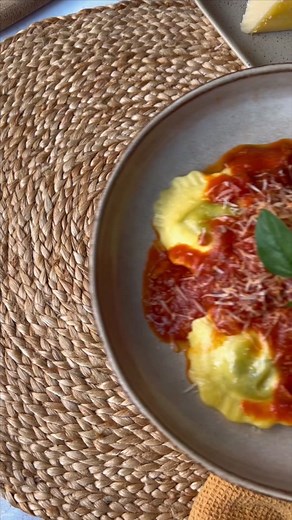 Ravioles en Salsa de Tomate: Receta para Consentir a Mamá