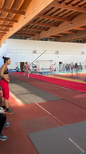13K views · 765 reactions | Quant è bello poter tornare a saltare dopo mesi ❤️ .. #trackandfield #gymgirl #polevaulter #vaultermagazine #polevault #passion #atletica #training #fitgirl | Gherca Maria-Roberta | Facebook