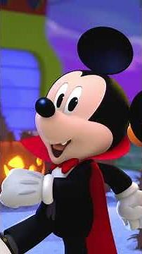Join Mickey on a Hot Diggity Halloween Tour! 🎃🏠 | Me & Mickey | ⁨@disneyjr⁩
