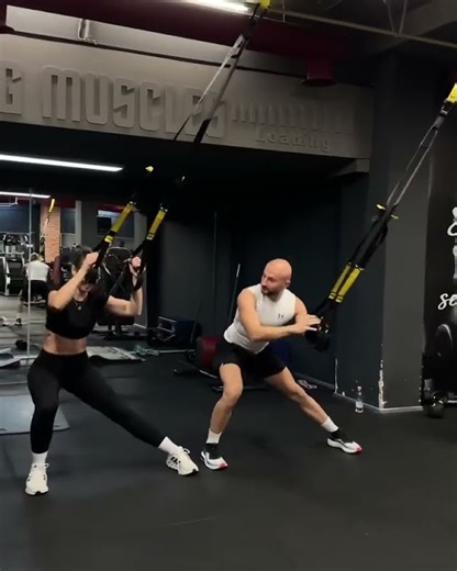 3️⃣TRX Single Leg Squat to Side Lunges