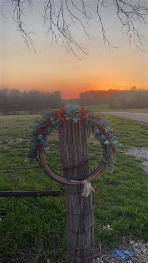 I LOVE HOW THIS ONE TURNED OUT YALL!!!!! #western#homedecor#home#craft#cowboy#wreath#lariat#lasso#lariatwreath#fyp#foryoupage#rodeo#west#cowboyshit