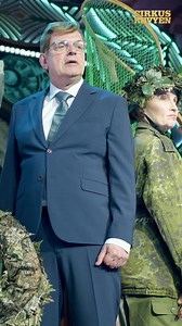 Kom til Danmarks største revy! Cirkusrevyen fylder 90, og over 70.000 har allerede sikret sig billetter. De bedste pladser forsvinder hurtigt – køb din billet på Cirkusrevyen.dk i dag. | Cirkusrevyen