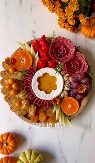 🍁 Autumn board ideas 🍁 Here is one of my autumn inspiration ideas and more to come 🍂 Save this for later 🧡 Wishing you a fantastic and peaceful weekend everyone🤍 Follow @inspo_by_rio_ for more inspo💕 #autumnfood🍁 #charcuterieboard #fooddecoration #foodstyling #fooddesign #falldecor #platingideas #snackideas #falldecor #autumnvibes