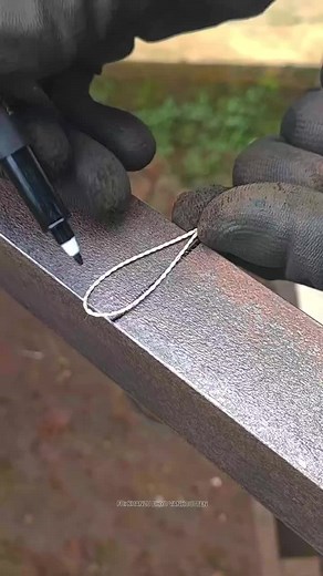 not everyone knows.! quick trick to cut thin metal 90 degrees #welding #welder #metalwork #fabrication