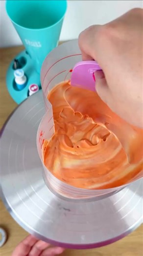 How to make a Marbled Buttercream Cake with Frost Form: - First soften all your buttercream and quickly mix colors - Immediately alternate buttercream colors in a large piping bag (work quickly) - Pipe into your Frost Form It’s that easy! 🤗 You can find all of our favorite buttercream recipes on www.frostform.com 🩷 #frostform #marblecake #cakedecorating #heartcake #layeredinlovebydilia | Layered in love by Dilia