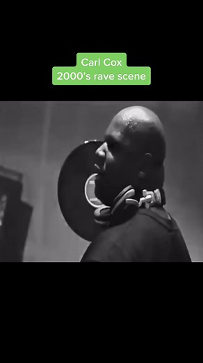 Exploring Carl Cox and the Vibrant 2000s Rave Scene