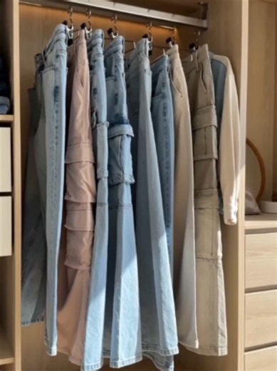 Ganchos con pinzas de metal para pantalones y jeans. 👖⚡ Ahorran espacio, no dejan marcas y dejan tu clóset impecable como tienda. 👇 ¡Da clic en el carrito naranja para pedir tu paquete con descuento! #OrganizacionDelCloset #ClosetGoals #TipsDeOrganizacion #HogarMexico #TikTokMexico