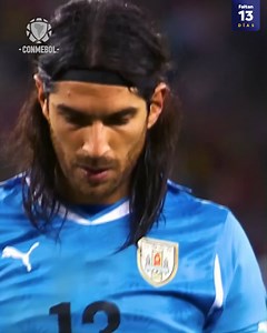 ¡Momentos históricos de la FIFA World Cup! 🔙 El 'Loco' Abreu tuvo en sus pies el penal definitorio, en los Cuartos de Final de la Copa del Mundo 2010 🇿🇦, y lo hizo de manera épica para la clasificación de AUF - Selección Uruguaya de Fútbol 🇺🇾. #13Days #CreeEnTuContinente | CONMEBOL.com