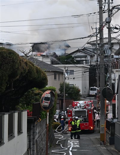 福岡市南区で住宅2棟全焼