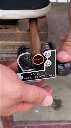 Simple, portable and easy to use copper pipe cutting tool