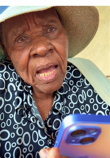 A beautiful moment of worship. Gogo singing a Roman Catholic hymn to Amai Maria with so much grace ❤️ #zimtiktok #zimtiktokers🇿🇼🇿🇼🇿🇼 #fyp #foryou #trending