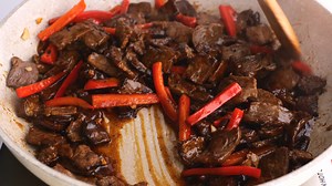 ✅ Recipe here: https://chefsavvy.com/sesame-beef This super easy sesame beef recipe is comprised of tender flank steak that’s stir fried with red peppers and green onions. Best of all, it tastes better and is healthier than takeout! | Chef Savvy
