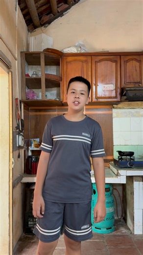 Con trai của nàng dâu Ukraina ăn còn khỏe hơn cả bố 🤭🍚 #elizabethvn | Elizabeth VN